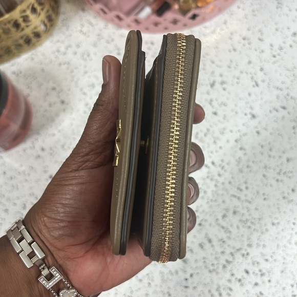 KIRA CHEVRON BI-FOLD WALLET New without tags! - Picture 4 of 10